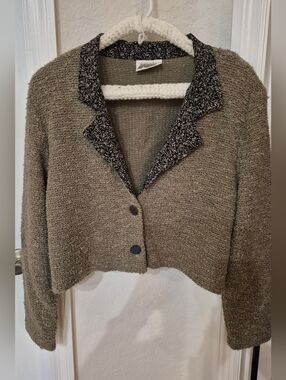 Chunky Knit Cropped Cardigan with Contrasting Collar - Olive